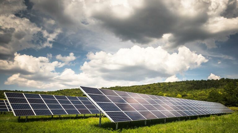 Solar Panel Solar Power Solar Farm  - Zsuzska321 / Pixabay